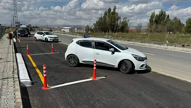 Ağrı Sürücü Kursları Derneği Başkanı Çeper uyardı: Ehliyet zammı için son tarih açıklandı