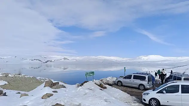 Ağrı'da erimeye başlayan karlar bereket getirdi, Yazıcı Barajında su seviyesi yükseliyor