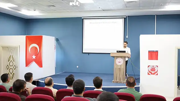 Ağrı'da erişilebilirlik çalışmaları için kontrolörlere bilgilendirme toplantısı düzenlendi