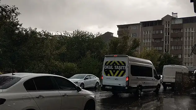 Ağrı'da Eylül yağmuru şehre serinlik getirdi