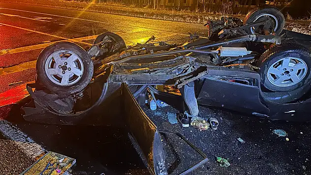 Ağrı'da feci kaza: Otomobil hurdaya döndü, 2'si ağır 4 yaralı