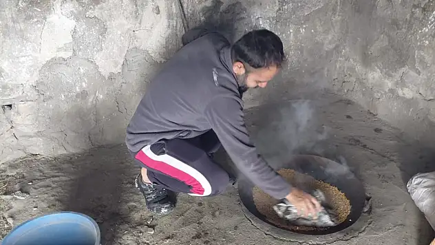 Ağrı'da gelenek yaşatılıyor! Bayramda buğday kavurması