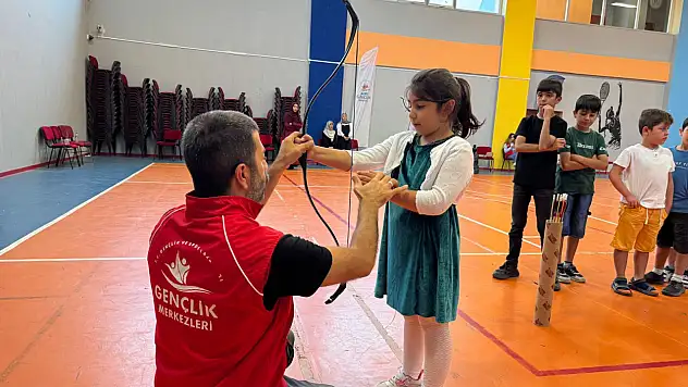 Ağrı'da gençler bu yaz boş durmuyor, Gençlik Merkezi'nde etkinlikler sürüyor