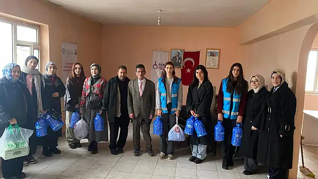 Ağrı'da gençler mavi kapak kampanyasıyla farkındalık oluşturdu