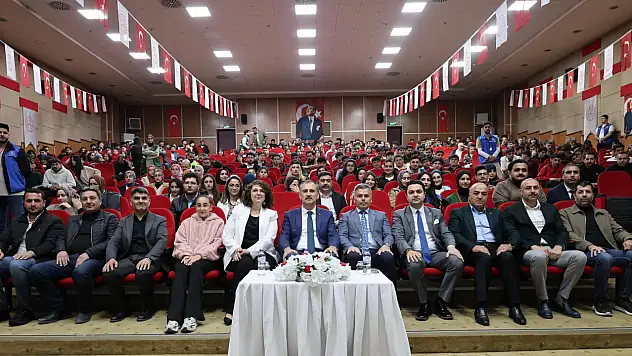 Ağrı'da Gençler 'Muhabbete Gel Gecesi'nde Vali Bozkurt'la buluştu