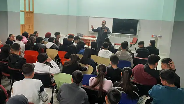 Ağrı'da gençlere iman, ibadet ve ahlak vurgusu