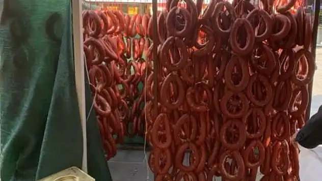 Ağrı'da gıda denetiminde 415 kilo bozulmuş sucuk ele geçirildi