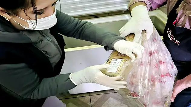 Ağrı'da gıda güvenliği kapsamında dönercilere denetim yapıldı