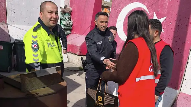 Ağrı'da görev başındaki polislere anlamlı ziyaret
