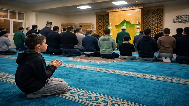 Ağrı'da hatimle teravih geleneğinde, gelecek nesiller ön sırada saf tutuyor