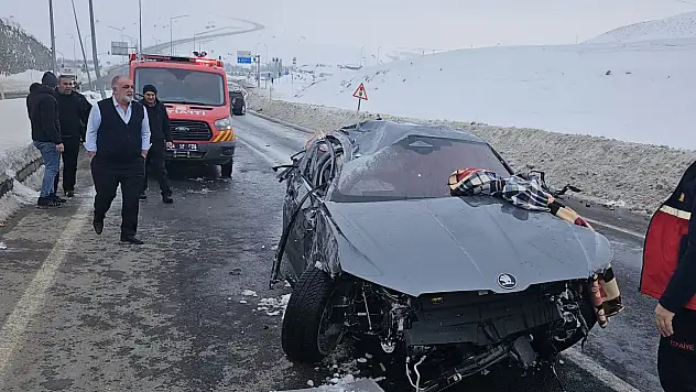 Ağrı'da havalimanı yolunda korkutan kaza