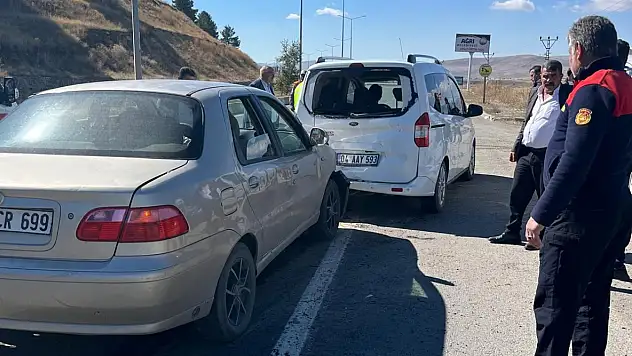 Ağrı'da havalimanı yolunda zincirleme kaza: 5 yaralı