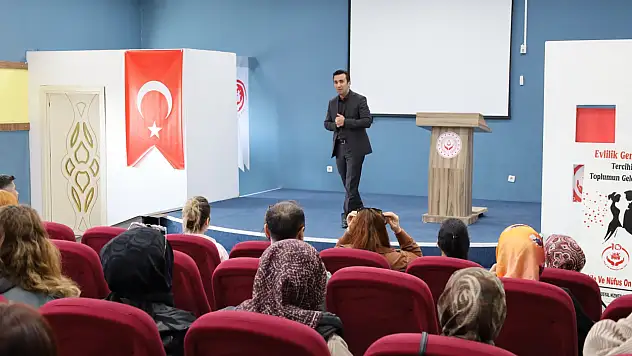 Ağrı'da Huzurevine kabul süreçlerine yönelik eğitim düzenlendi