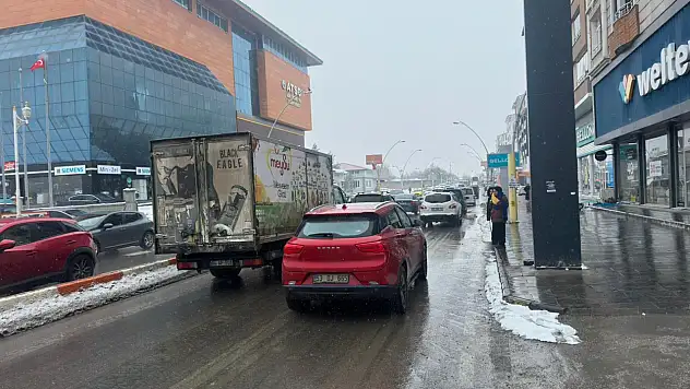 Ağrı'da iftar saatinde trafik çilesi