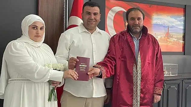 Ağrı'da 'İki İnsan Bir Hayat' projesi kapsamında ilk resmi nikah kıyıldı