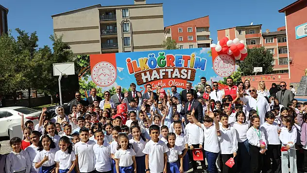 Ağrı'da İlköğretim Haftası coşkuyla kutlandı