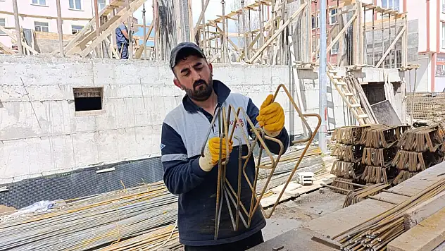 Ağrı'da inşaat sezonu açıldı ustalar ve işçiler yoğun mesaiye başladı