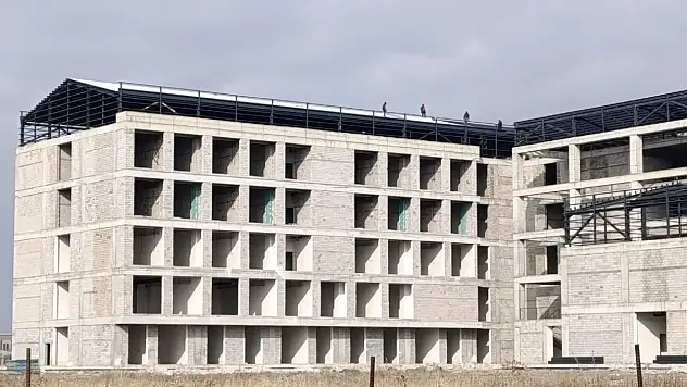 Ağrı'da Kadın ve Çocuk Hastanesi hızla yükseliyor