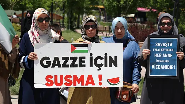 Ağrı'da kadınlar Gazze için gökyüzüne balon bıraktı