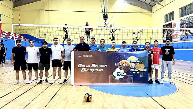 Ağrı'da kamu kurumları voleybol sahasında karşı karşıya geldi