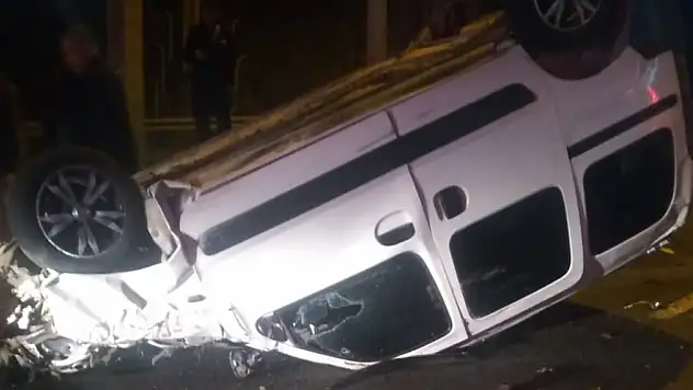 Ağrı'da Kamyonet Devrildi: 2 Yaralı