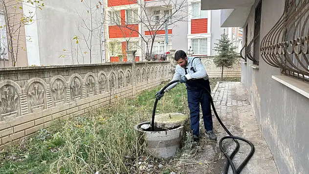 Ağrı'da kanal tıkanıklıkları çoğaldı ekipler sahada çalışıyor