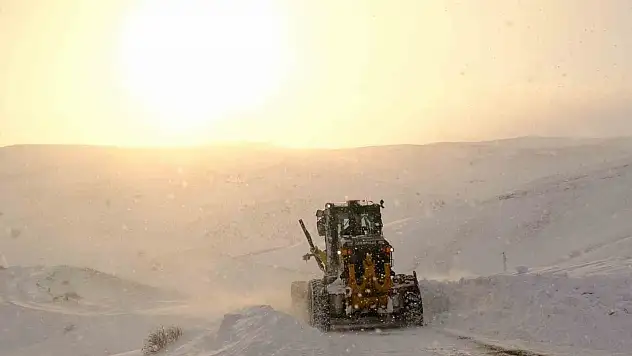 Ağrı'da kar alarmı: 41 köy yolu ulaşıma kapandı