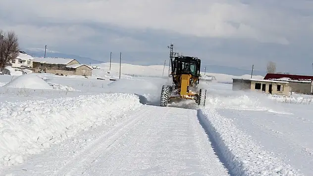 Ağrı'da kar yağışının ardından 563 köy yolu ulaşıma açıldı