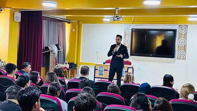 Ağrı'da kariyer günleri öğrencilerle akademisyenleri buluşturdu