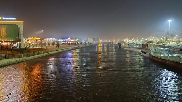 Ağrı'da karların erimesiyle Murat Nehri'nde su seviyesi yükseldi