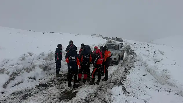 Ağrı'da kayıp dağcıyı arama çalışmalarına zorunlu ara verildi