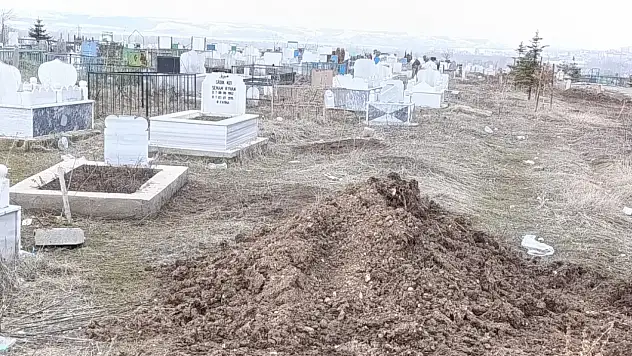 Ağrı'da kimsesiz Afgan vatandaş sessizce defnedildi