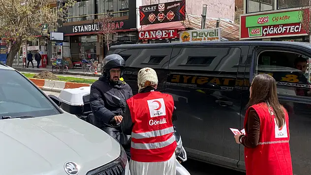 Ağrı'da kırmızı ışıkta hayat kurtaran bilgilendirme
