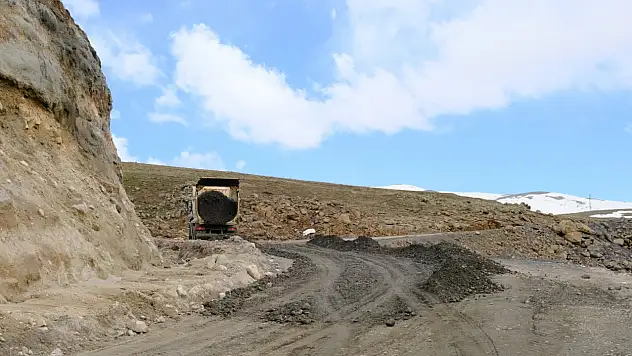 Ağrı'da kırsal ulaşım için yoğun mesai