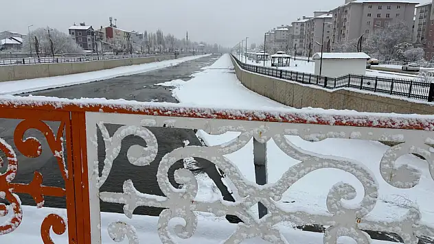 Ağrı'da kış etkisini gösterdi: Eksi 20
