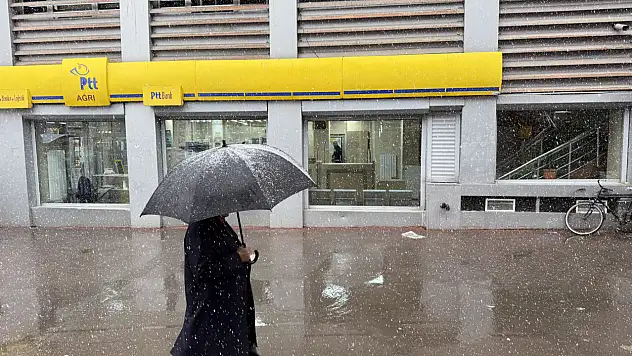 Ağrı'da kış kapıyı çaldı, karla karışık yağmur  etkisini gösterdi