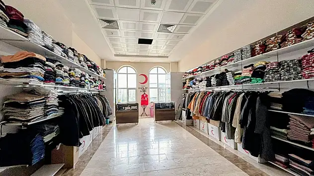 Ağrı'da Kızılay Butik Mağazası binlerce öğrenciye umut oluyor