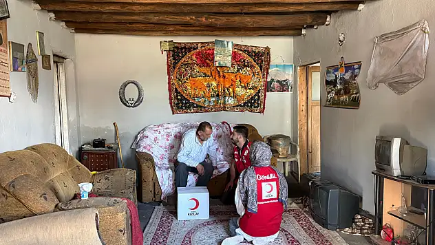 Ağrı'da Kızılay kapıları sadece yardımla değil, gönül bağıyla çalıyor