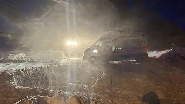 Ağrı'da KOAH hastası için paletli ambulanslar seferber oldu