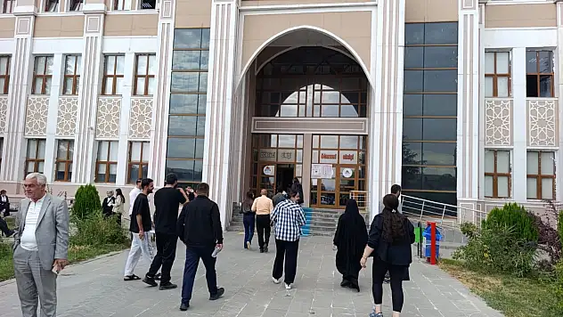 Ağrı'da KPSS heyecanı başladı, 25 binada güvenlik önlemi alındı