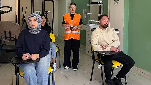 Ağrı'da kuaförler mesleki yeterlilik için ter döktü