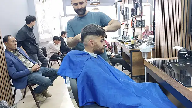 Ağrı'da kuaförlerde yoğunluk nedeniyle randevulu sisteme geçildi