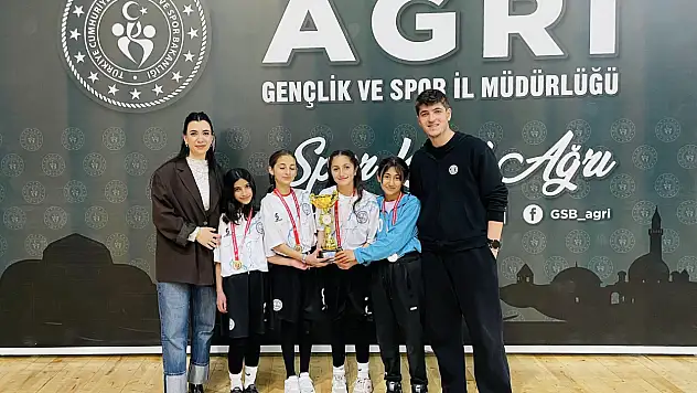 Ağrı'da Küçük Kızlar Masa Tenisinde Şampiyon belli oldu