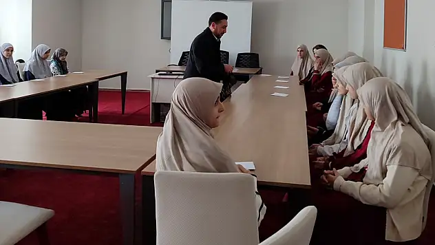 Ağrı'da Kur'an Kursu öğrencilerine bayram harçlığı