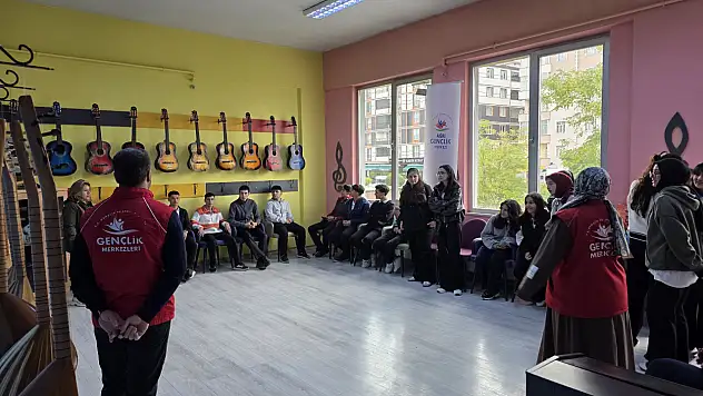 Ağrı'da lise öğrencileri Gençlik Merkezinin konuğu oldu