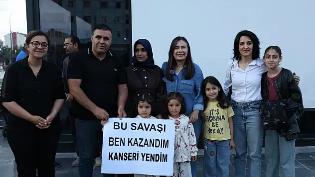 Ağrı'da Lösemiyi yenen Aygül için gökyüzüne balonlar bırakıldı