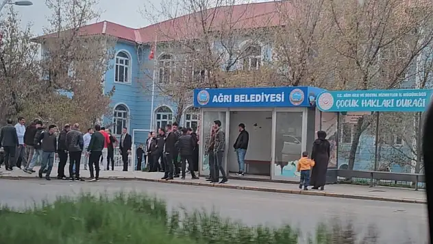 Ağrı'da mahkeme önünde silahlı saldırı