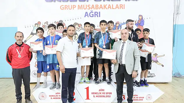 Ağrı'da masa tenisi şampiyonları belli oldu