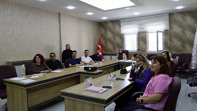 Ağrı'da meslek elemanlarına danışmanlık tedbiri eğitimi verildi