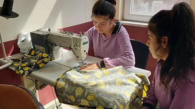 Ağrı'da minik marifetli eller anneler için çalıştı